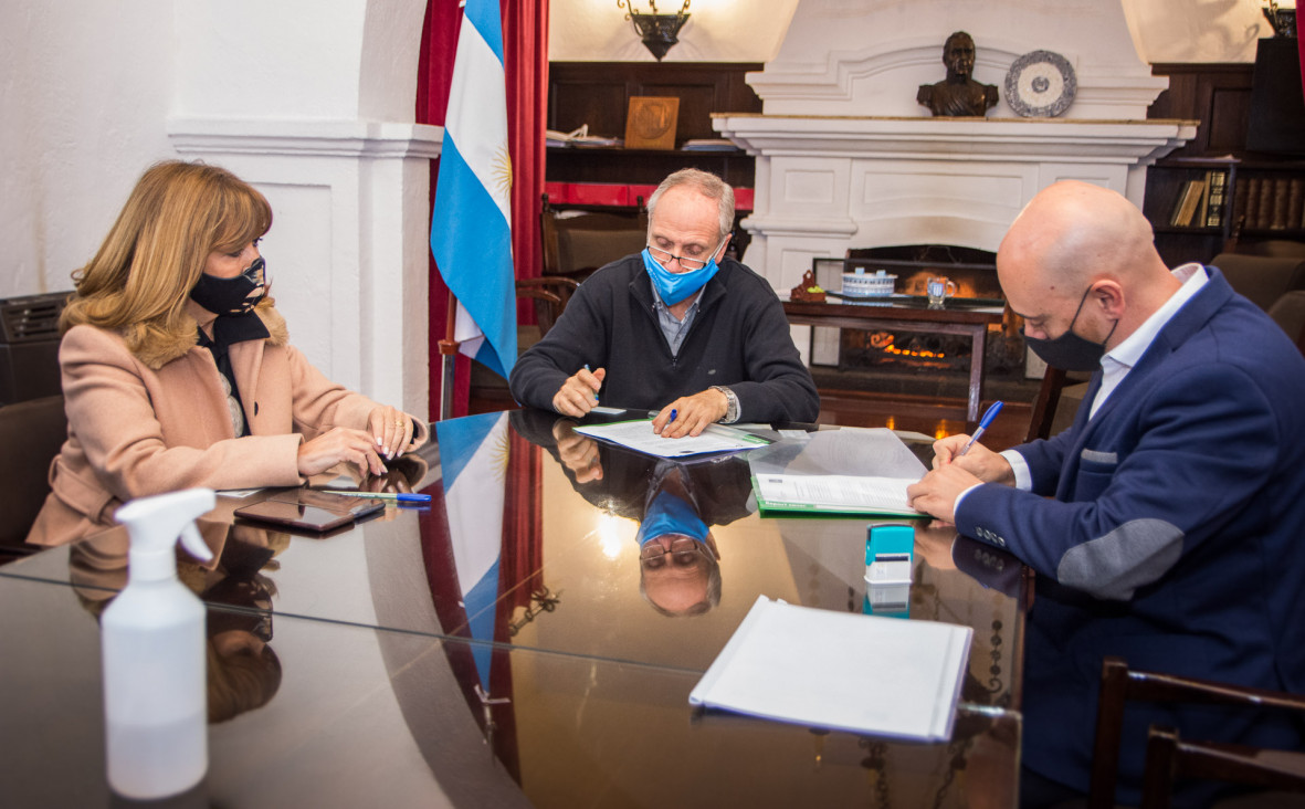 imagen La FUNC firmó un convenio con la Municipalidad de San Martín para ayudarla a optimizar el uso de la energía