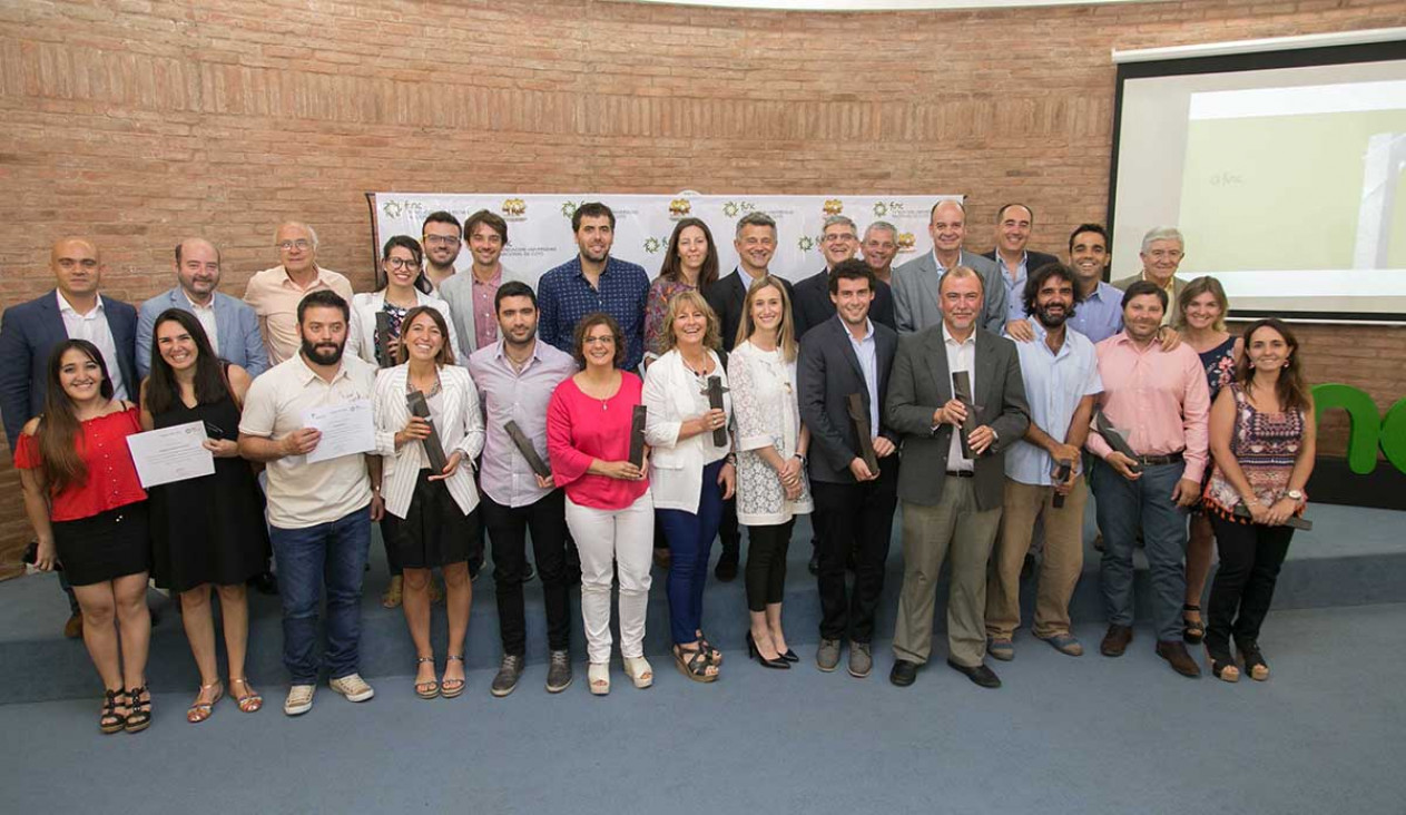 imagen Premiamos la innovación y la creatividad de jóvenes emprendedores, investigadores, organismos gubernamentales y organizaciones de la sociedad civil y empresas