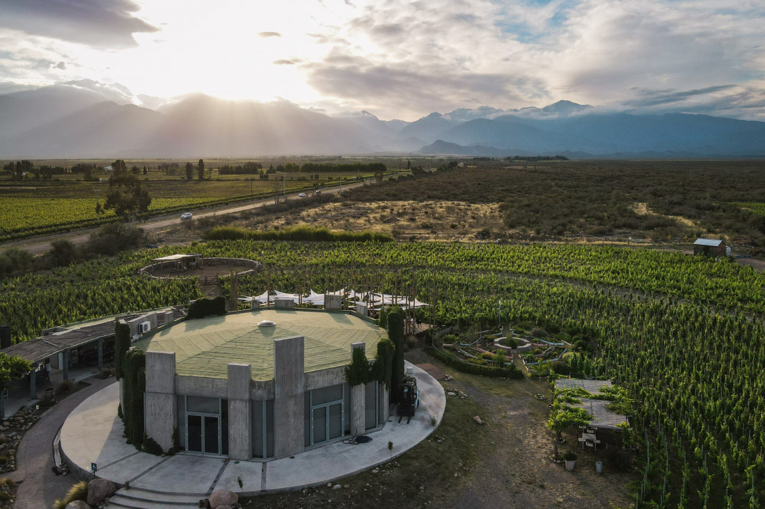 imagen SuperUco, la bodega mendocina premiada por la FUNC que es la más sustentable del mundo